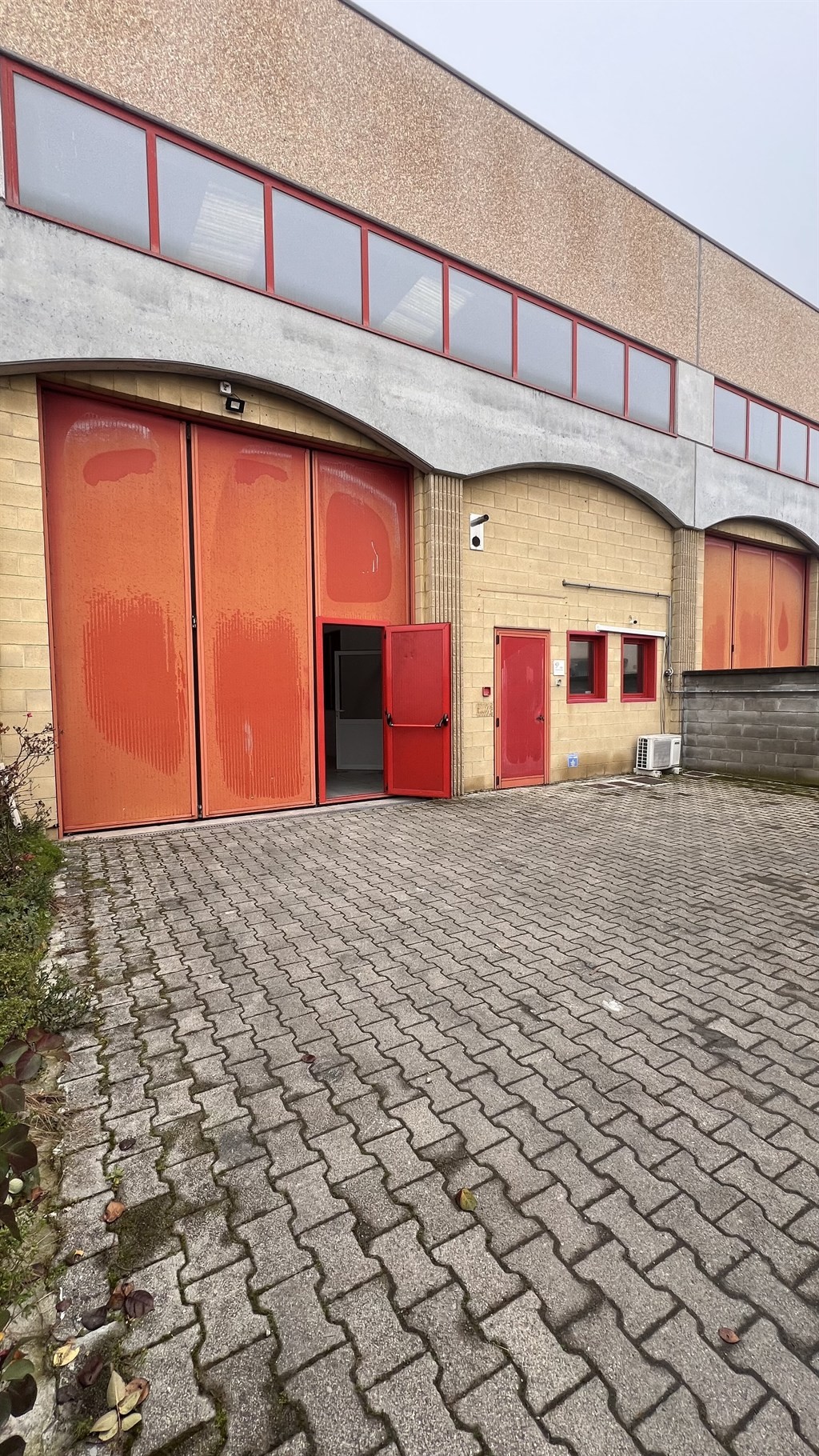 AFFITTASI CAPANNONE  – 220 MQ + SOPPALCO